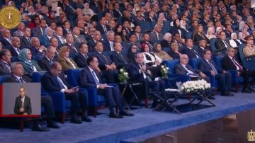 الرئيس السيسي: أيام الرئيس مبارك كنت بقول مش بنحكي الحكاية ليه للناس.. أنا اكتر واحد أتكلم عن تاريخ الدولة المصرية الرئيس السيسي: أيام الرئيس مبارك كنت بقول مش بنحكي الحكاية ليه للناس.. أنا اكتر واحد أتكلم عن تاريخ الدولة المصرية