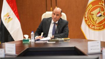 وزير العمل: 2.608 مليار جنيه إعانات طوارئ للعمال في 3999 منشأة منذ بدء نشاط الصندوق وزير العمل: 2.608 مليار جنيه إعانات طوارئ للعمال في 3999 منشأة منذ بدء نشاط الصندوق