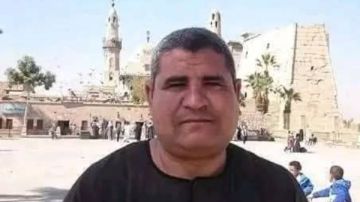 إثر أزمة قلبية.. الحزن يخيم على حاجر دنفيق بعد وفاة معلم لغة عربية داخل مدرسته بقنا إثر أزمة قلبية.. الحزن يخيم على حاجر دنفيق بعد وفاة معلم لغة عربية داخل مدرسته بقنا