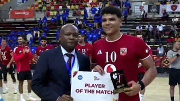 أوكا يتوج بجائزة افضل لاعب بمباراة الاهلي وانتر كلوب