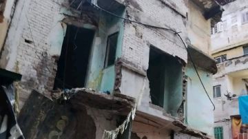 سقوط أجزاء من عقار مهجور في غيط العنب بالإسكندرية سقوط أجزاء من عقار مهجور في غيط العنب بالإسكندرية