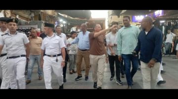 مخالفات السوق السياحي تطيح برئيس حي غرب أسوان.. وتحرك عاجل لإزالة الإشغالات مخالفات السوق السياحي تطيح برئيس حي غرب أسوان.. وتحرك عاجل لإزالة الإشغالات