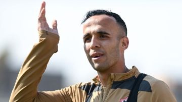 ناصر منسي يعتذر لجماهير الزمالك بعد واقعة إلقاء القميص: حقكم عليا ناصر منسي يعتذر لجماهير الزمالك بعد واقعة إلقاء القميص: حقكم عليا