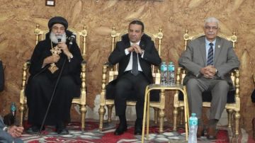 بحضور المحافظ.. رئيس جامعة المنوفية يعزي الأنبا بنيامين في وفاة شقيقته بحضور المحافظ.. رئيس جامعة المنوفية يعزي الأنبا بنيامين في وفاة شقيقته