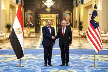 ملك ماليزيا يهدي السيسي أرفع وسام في البلاد ملك ماليزيا يهدي السيسي أرفع وسام في البلاد