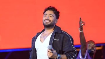 تامر حسني يشعل الأجواء بحفل استقبال أسطوري في إحدى الجامعات تامر حسني يشعل الأجواء بحفل استقبال أسطوري في إحدى الجامعات