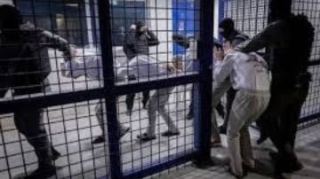 الاحتلال يصدر أوامر اعتقال إداري بحق 21 فلسطينيا الاحتلال يصدر أوامر اعتقال إداري بحق 21 فلسطينيا