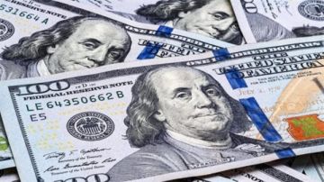 الدولار عند هذا الرقم في البنوك.. مفاجأة في أعلى سعر شراء اليوم الدولار عند هذا الرقم في البنوك.. مفاجأة في أعلى سعر شراء اليوم