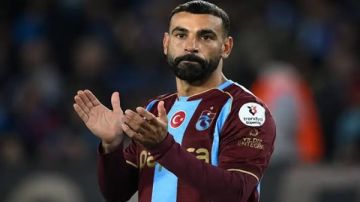 محمد صلاح يثير الجدل في تركيا.. شبكة عالمية ترصد تصرفه بعد طرد لاعب طرابزون سبور