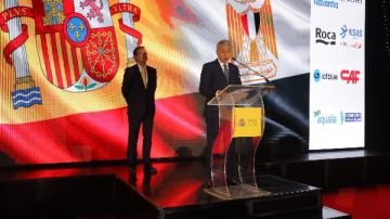 وزير السياحة والآثار يشارك في الاحتفال بالعيد الوطني لمملكة إسبانيا وزير السياحة والآثار يشارك في الاحتفال بالعيد الوطني لمملكة إسبانيا