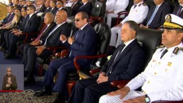 الرئيس السيسي: الشرطة والقوات المسلحة جناحا الأمن القومي واستقرار الدولة الرئيس السيسي: الشرطة والقوات المسلحة جناحا الأمن القومي واستقرار الدولة