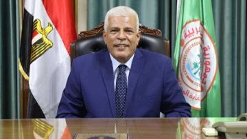 نقيب الزراعيين: الحرب الإيرانية الأمريكية ومضيق هرمز يهددان سلاسل الإمداد.. والتوسع الزراعي ضرورة نقيب الزراعيين: الحرب الإيرانية الأمريكية ومضيق هرمز يهددان سلاسل الإمداد.. والتوسع الزراعي ضرورة