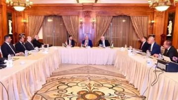 وزير النقل يترأس اجتماع الجمعية العمومية للجسر العربي للملاحة بحضور نظيره الأردني وزير النقل يترأس اجتماع الجمعية العمومية للجسر العربي للملاحة بحضور نظيره الأردني