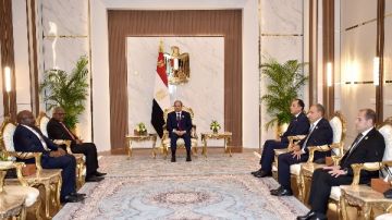 شريك رئيسي في التنمية.. الرئيس السيسي يؤكد حرص مصر على تعزيز دور القطاع الخاص الأفريقي شريك رئيسي في التنمية.. الرئيس السيسي يؤكد حرص مصر على تعزيز دور القطاع الخاص الأفريقي
