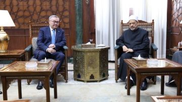 شيخ الأزهر لوزير خارجية كازاخستان: نتمنى أن نعيش لنرى اليوم الذي يجتمع فيه المسلمون على عدوهم لا على أنفسهم شيخ الأزهر لوزير خارجية كازاخستان: نتمنى أن نعيش لنرى اليوم الذي يجتمع فيه المسلمون على عدوهم لا على أنفسهم