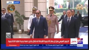 لحظة وصول الرئيس السيسي لحفل تخرج دفعة جديدة من طلبة أكاديمية الشرطة 2026 لحظة وصول الرئيس السيسي لحفل تخرج دفعة جديدة من طلبة أكاديمية الشرطة 2026
