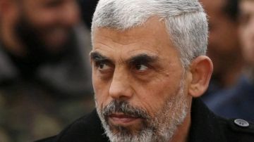 جيش الاحتلال يكشف عن رسالة منسوبة لابن السنوار: أريد حمل الكلاشينكوف وإطلاق النار على اليـ هود جيش الاحتلال يكشف عن رسالة منسوبة لابن السنوار: أريد حمل الكلاشينكوف وإطلاق النار على اليـ هود