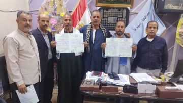 محافظ أسيوط: تسليم عقود تقنين جديدة لأراضي أملاك الدولة بمركز الفتح محافظ أسيوط: تسليم عقود تقنين جديدة لأراضي أملاك الدولة بمركز الفتح