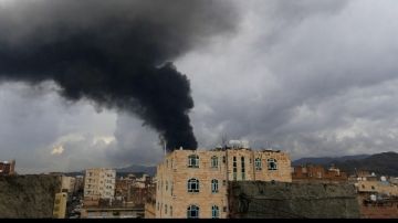 تقارير سعودية: بدء هجمات جوية على مواقع الحوثيين في صنعاء تقارير سعودية: بدء هجمات جوية على مواقع الحوثيين في صنعاء