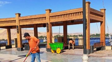 حملات مكبرة بمختلف أحياء وقرى أسوان لرفع كفاءة الخدمات وتحسين مستوى النظافة والإنارة حملات مكبرة بمختلف أحياء وقرى أسوان لرفع كفاءة الخدمات وتحسين مستوى النظافة والإنارة