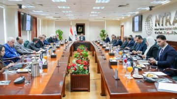 وزير الإتصالات يبحث تطوير الصناعة المحلية لأجهزة المحمول في مصر وزير الإتصالات يبحث تطوير الصناعة المحلية لأجهزة المحمول في مصر