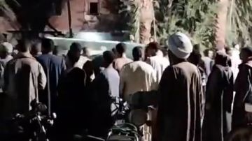 3 نعوش من بيت واحد.. تشييع جثامين 3 شقيقات انهار عليهم منزلهم بأسيوط