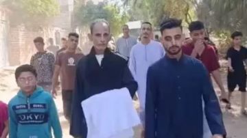 استلموا الكفن.. إنهاء خصومة ثأرية بالمنيا بعد 11 عاما من الخلاف صور استلموا الكفن.. إنهاء خصومة ثأرية بالمنيا بعد 11 عاما من الخلاف صور