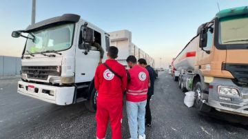 الهلال الأحمر يطلق قافلة زاد العزة 288 لدعم غزة الهلال الأحمر يطلق قافلة زاد العزة 288 لدعم غزة