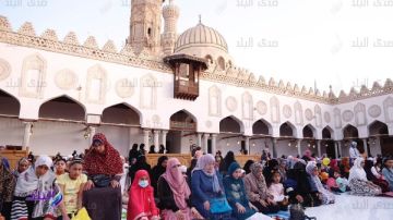 فتاوى تشغل الأذهان حكم سنة الجمعة والأذان الأول والثاني.. والرأي الشرعي في صلاة الجمعة قبل الزوال بـ بلاد الغرب فتاوى تشغل الأذهان حكم سنة الجمعة والأذان الأول والثاني.. والرأي الشرعي في صلاة الجمعة قبل الزوال بـ بلاد الغرب