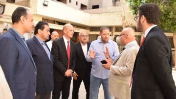 رئيس جامعة بني سويف يشكر مستشفى بني سويف التخصصي وهيئة الإسعاف على رعاية المصابين