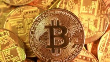 بيتكوين تتماسك فوق 81.5 ألف دولار وسط إشارات متباينة للسوق بيتكوين تتماسك فوق 81.5 ألف دولار وسط إشارات متباينة للسوق