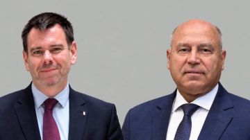 خلال مباحثاته بالمجر.. وزير النقل يتفق على استكمال توريد 44 عربة ركاب جديدة للسكك الحديدية خلال مباحثاته بالمجر.. وزير النقل يتفق على استكمال توريد 44 عربة ركاب جديدة للسكك الحديدية