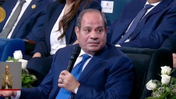 الرئيس السيسي عن منتدى مصر: الحكومة جاية تقول ده اللي إحنا عملناه الرئيس السيسي عن منتدى مصر: الحكومة جاية تقول ده اللي إحنا عملناه