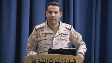 التحالف: اعتراض وتدمير صاروخ باليستي أطلقته مليشيا الحوثي باتجاه خميس مشيط التحالف: اعتراض وتدمير صاروخ باليستي أطلقته مليشيا الحوثي باتجاه خميس مشيط