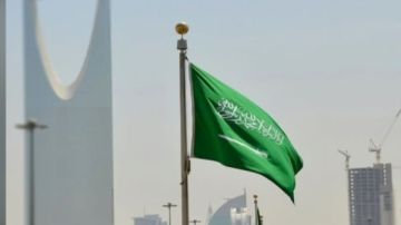 الدفاع الجوي السعودي يعترض صاروخا باليستيا باتجاه الطائف الدفاع الجوي السعودي يعترض صاروخا باليستيا باتجاه الطائف
