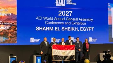 التجمع الأكبر عالميا.. مصر تتسلم راية استضافة الجمعية العامة للمجلس الدولي للمطارات WAGA 2027 التجمع الأكبر عالميا.. مصر تتسلم راية استضافة الجمعية العامة للمجلس الدولي للمطارات WAGA 2027