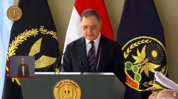 وزير الداخلية: استحداث تخصصات الذكاء الاصطناعي والأمن السيبراني بأكاديمية الشرطة لمواجهة الجرائم الإلكترونية وزير الداخلية: استحداث تخصصات الذكاء الاصطناعي والأمن السيبراني بأكاديمية الشرطة لمواجهة الجرائم الإلكترونية