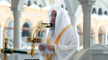 خطيب المسجد الحرام محذرا: أصحاب الفيل عبرة لمن لم يتعظوا بعاقبة الاعتداء على حرمات الله خطيب المسجد الحرام محذرا: أصحاب الفيل عبرة لمن لم يتعظوا بعاقبة الاعتداء على حرمات الله