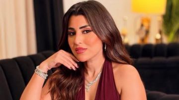 أيتن عامر تثير الجدل بإطلالة كشفت عن قوامها الممشوق أيتن عامر تثير الجدل بإطلالة كشفت عن قوامها الممشوق