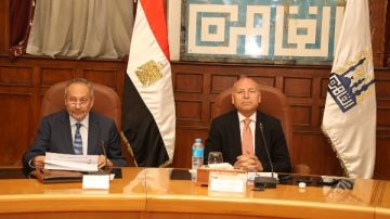 على مدار 6 أشهر.. محافظ القاهرة يطلق برنامجا لتطوير خدمة المواطنين ورفع كفاءة العاملين على مدار 6 أشهر.. محافظ القاهرة يطلق برنامجا لتطوير خدمة المواطنين ورفع كفاءة العاملين