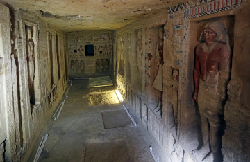 كنز أثري في منزل مصري.. الأمن يضبط أكثر من 500 قطعة آثار بحوزة شخصين في المنيا