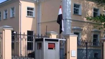وفاة مصرية في هجوم مطار الرياض.. والسفارة تتحرك لنقل جثمانها إلى مصر ومتابعة المصابين وفاة مصرية في هجوم مطار الرياض.. والسفارة تتحرك لنقل جثمانها إلى مصر ومتابعة المصابين