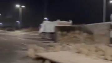انقلاب تريلا محملة بالحجارة على الطريق الساحلي بمطروح شرق الضبعة دون خسائر بشرية انقلاب تريلا محملة بالحجارة على الطريق الساحلي بمطروح شرق الضبعة دون خسائر بشرية