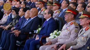 الرئيس السيسي يشاهد فيلما تسجيليا بعنوان قادة في وجدان الأمة 