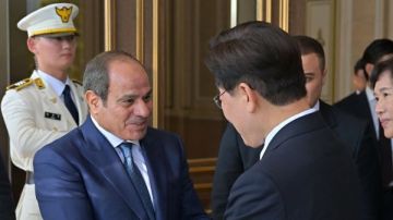 دراجة فاخرة ومرافقة جوية بـ FA-50 .. كيف استقبلت كوريا الجنوبية الرئيس السيسي في سيول؟