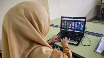 مدارس الرياض تتجه إلى التعليم عن بعد مع تصاعد الحرب في اليمن مدارس الرياض تتجه إلى التعليم عن بعد مع تصاعد الحرب في اليمن