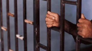 حاول الإعتداء على زوجته بالمدرسة.. ضبط الزوج ومدرسين بعد مشاجرة بالقصاصين حاول الإعتداء على زوجته بالمدرسة.. ضبط الزوج ومدرسين بعد مشاجرة بالقصاصين