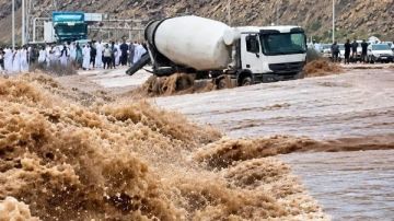 سوريا.. مصرع شخص وفقدان آخرين جراء السيول والفيضانات في الرقة سوريا.. مصرع شخص وفقدان آخرين جراء السيول والفيضانات في الرقة