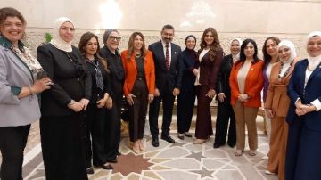 قبل انطلاق الجلسة العامة.. ياسر جلال يلتقط صورا تذكارية مع نائبات مجلس الشيوخ قبل انطلاق الجلسة العامة.. ياسر جلال يلتقط صورا تذكارية مع نائبات مجلس الشيوخ
