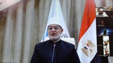 مفتي الجمهورية يدين الهجوم الإرهابي على محطة لتوزيع الكهرباء بالمدينة المنورة مفتي الجمهورية يدين الهجوم الإرهابي على محطة لتوزيع الكهرباء بالمدينة المنورة